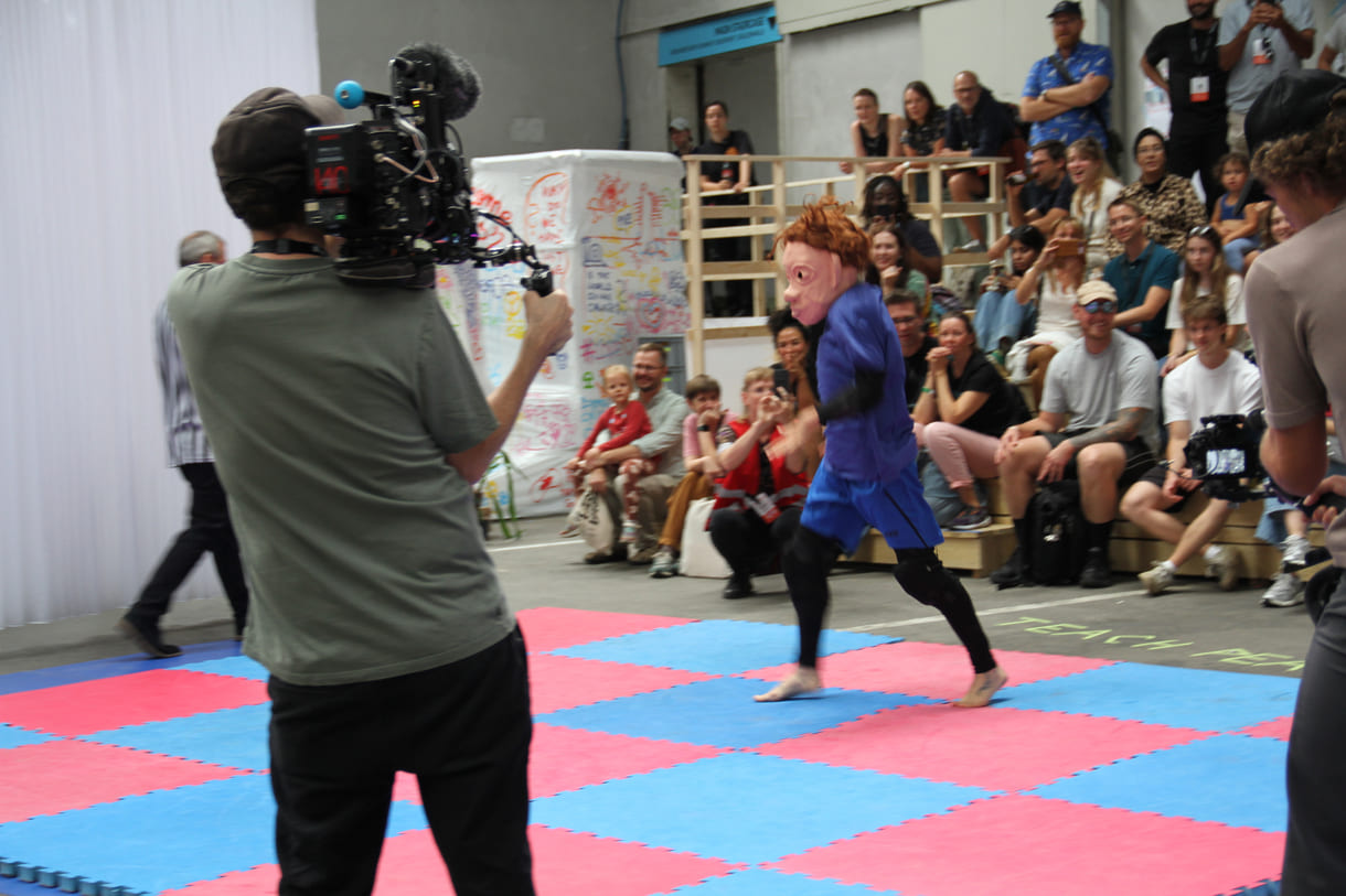 Showkampf Elon vs. Mark - beim Ars Electronica Festival im September in der Post City beim Linzer Bahnhof