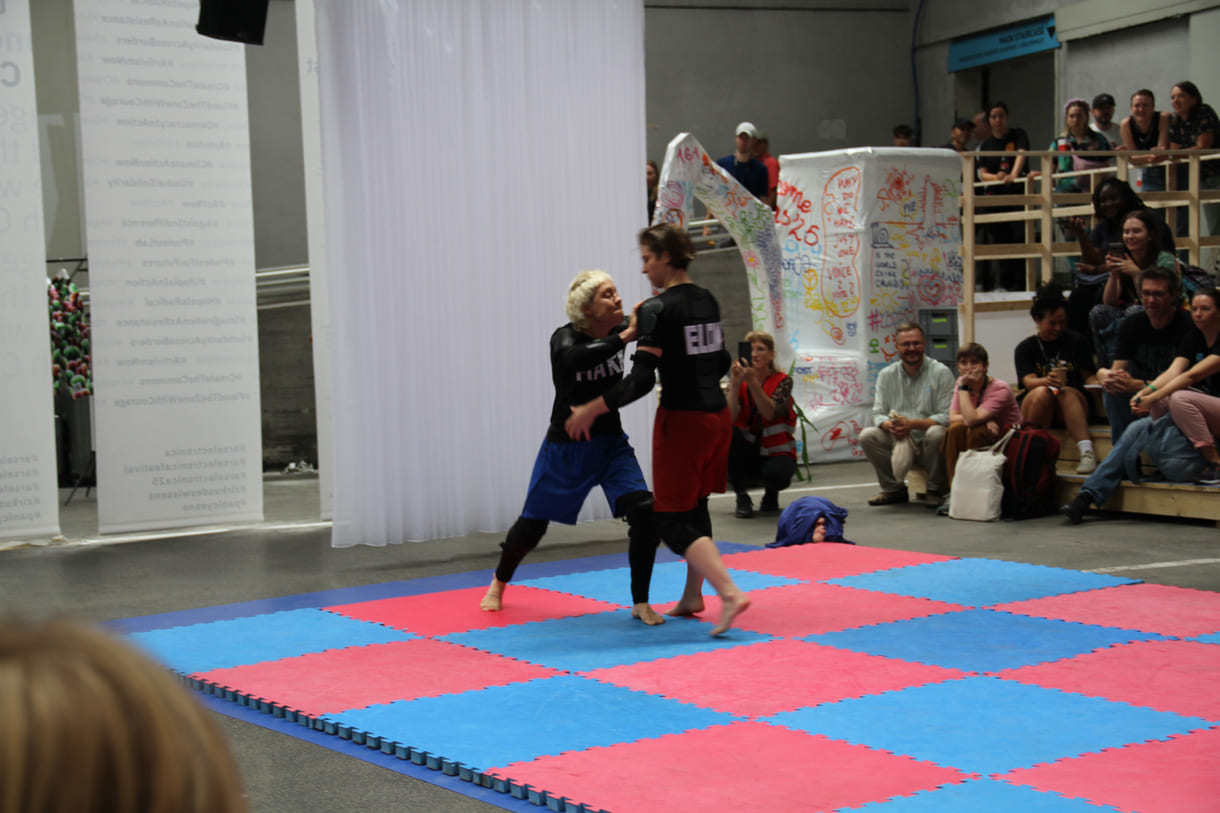 Showkampf Elon vs. Mark - beim Ars Electronica Festival im September in der Post City beim Linzer Bahnhof