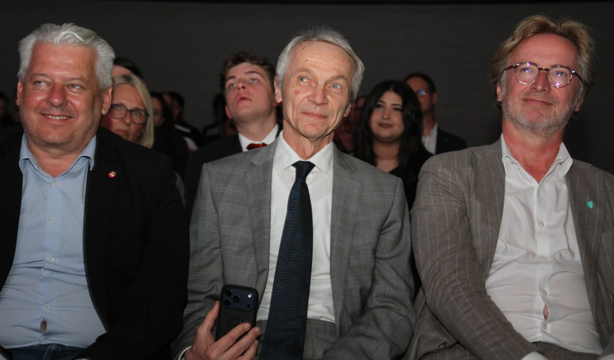 Ein wenig gerührt verfolgte Martin Göbel die Laudatio auf seine Arbeit im VBS-Schulerhalter, Fonds der Wiener Kaufmannschaft durch Vorstand Helmut Schramm