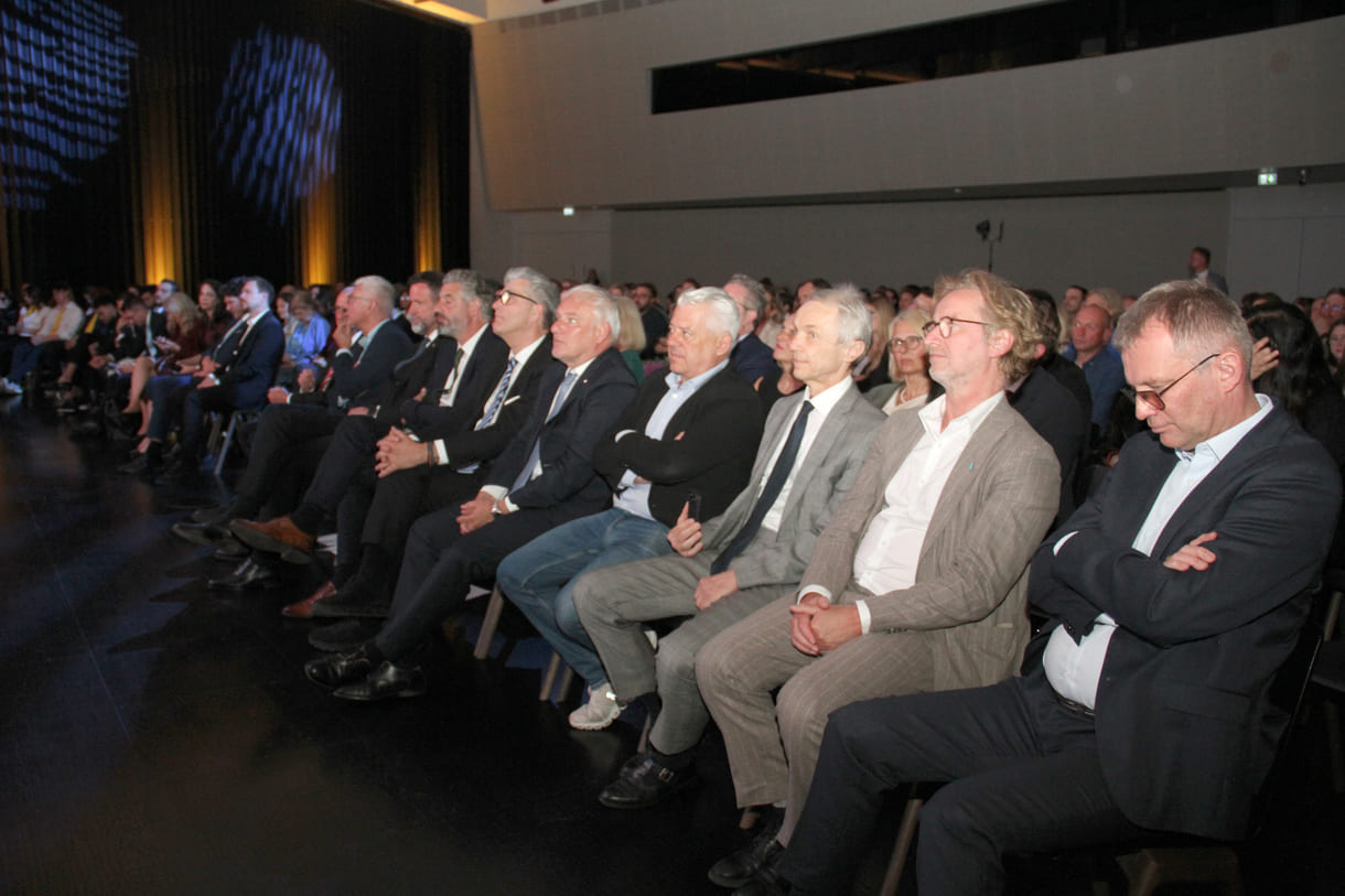 Ein wenig gerührt verfolgte Martin Göbel die Laudatio auf seine Arbeit im VBS-Schulerhalter, Fonds der Wiener Kaufmannschaft durch Vorstand Helmut Schramm