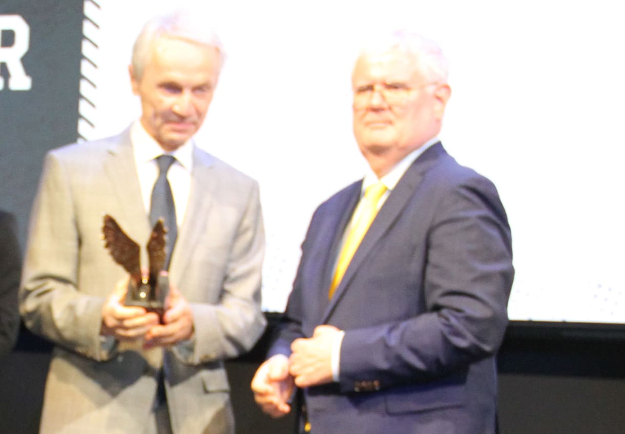 Ehrenmerkur für Martin Göbel - überreicht von Helmut Schramm