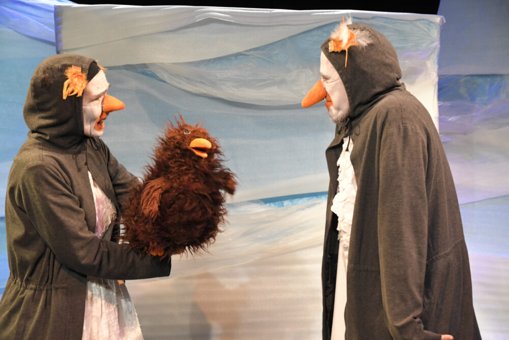 Szenenfoto aus "Ping Pong Pinguin" von Theater Asou beim Gastspiel im Wiener WuK