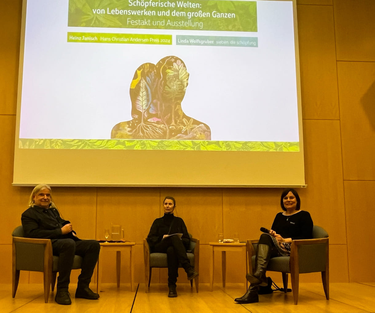 Heidi Lexe (Mitte) führte ein spannendes Gespräch mit Heinz Janisch (links) und Linda Wolfsgruber (rechts)