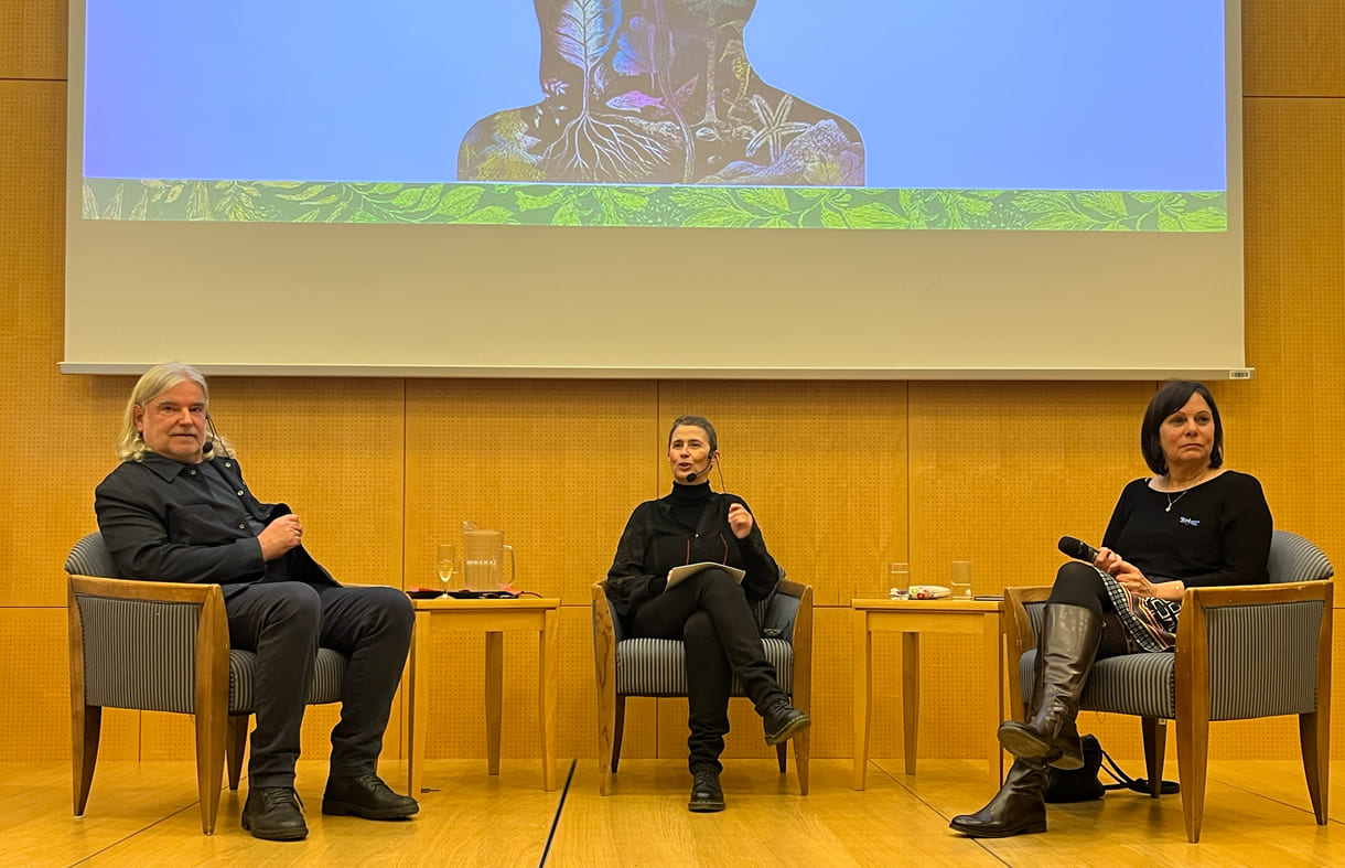 Heidi Lexe (Mitte) führte ein spannendes Gespräch mit Heinz Janisch (links) und Linda Wolfsgruber (rechts)