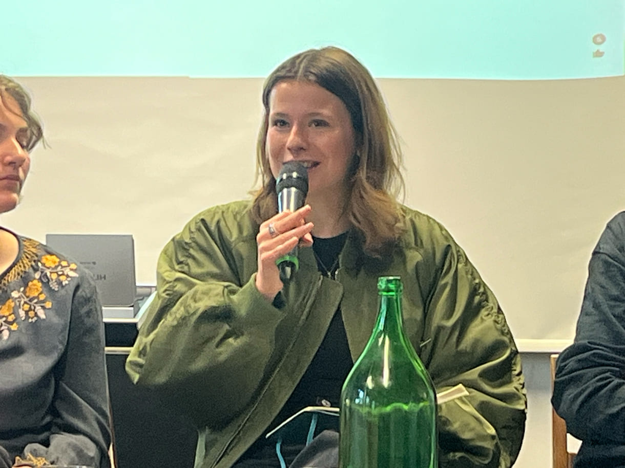 Moderiert von abwechselnden Duos aus dem Unicef-Jugendbeirat, diskutierten im Podium Isolde Gottwald (Wissenschaftlerin an der Uni Wien), Lea Moser (österreichische Fridays for Future Aktivistin, Luisa Neubauer (bekannte Klimaaktivistin aus Deutschland), Marco Bruno (WU-Student), Jakob Wiesbauer-Lenz (Sachbearbeiter aus dem Klimaministerium), Anna-Sophie Prosquill (Exxpress-Redakteurin)