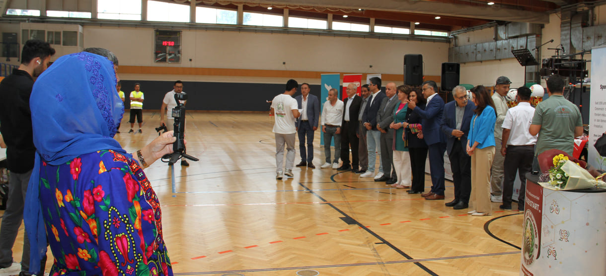 Hochrangige Pokal-Übergeber:innen