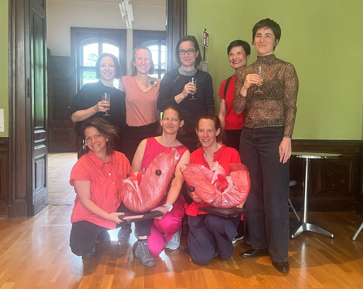 Teamfoto des Stücks - mit Polyesther-Garnelen