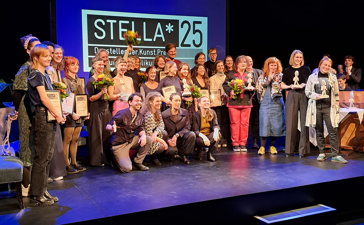 Gruppenfoto der Stella 25-Preisträger:innen