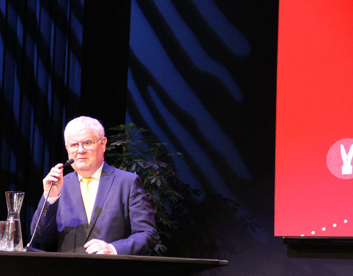Helmut Schramm, Präsident des Schulerhalters der VBS, freute sich über den Publikums-Entscheid und würdigte den Preisträger sowie die VBS-Familie