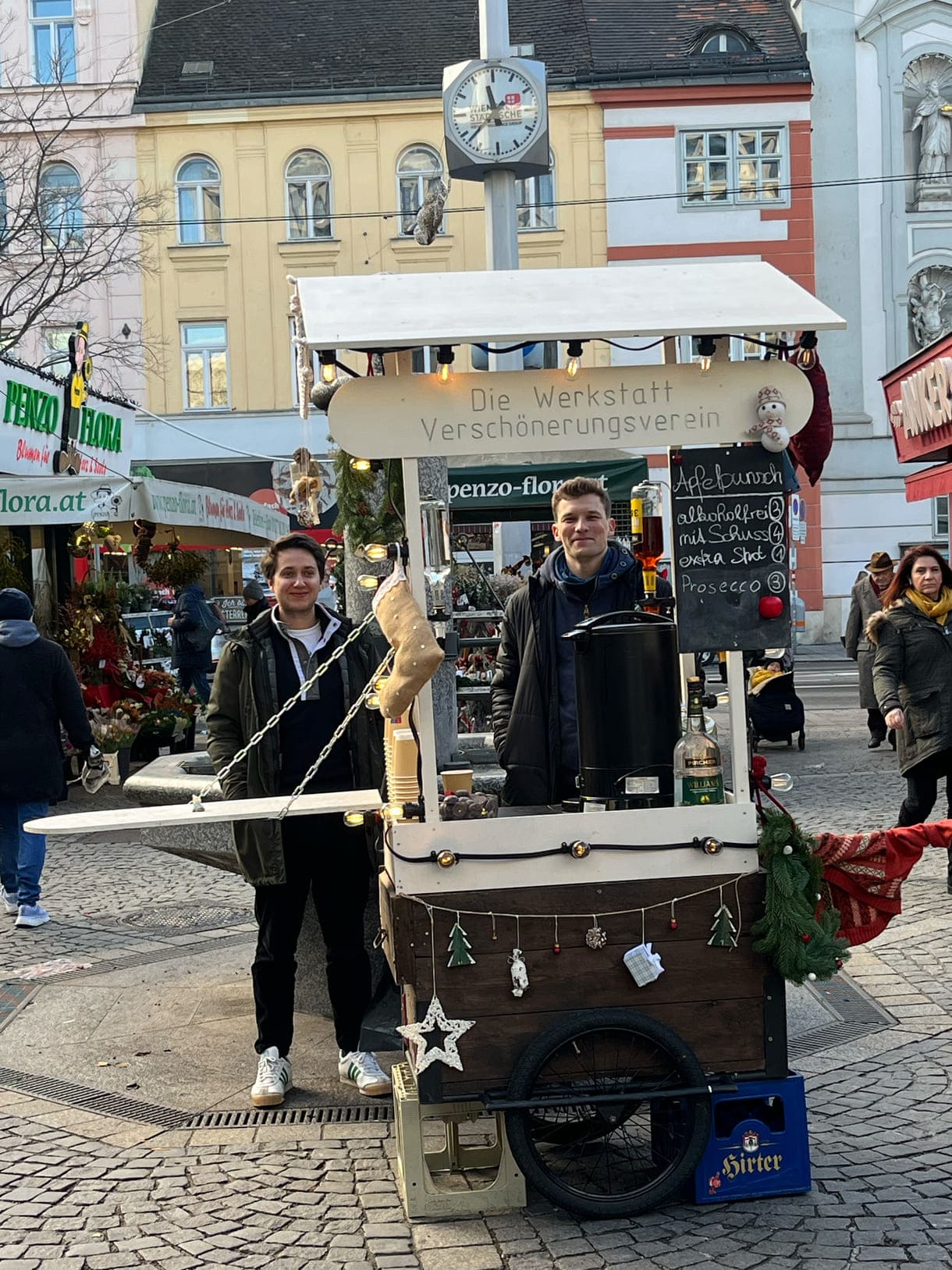 Der mobile Fahrrad-Anhänger-Punschstand am Rochusmarkt