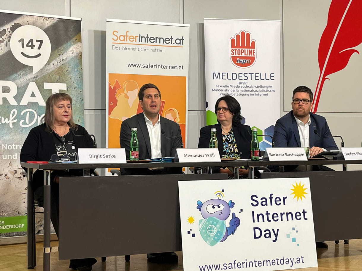 Birgit Satke (Rat auf Draht), Alexander Pröll (Staatssekretär), Barbara Buchegger (Safer Internet) und Stefan Ebenberger (ISPA - Internet Service Providers Austria)