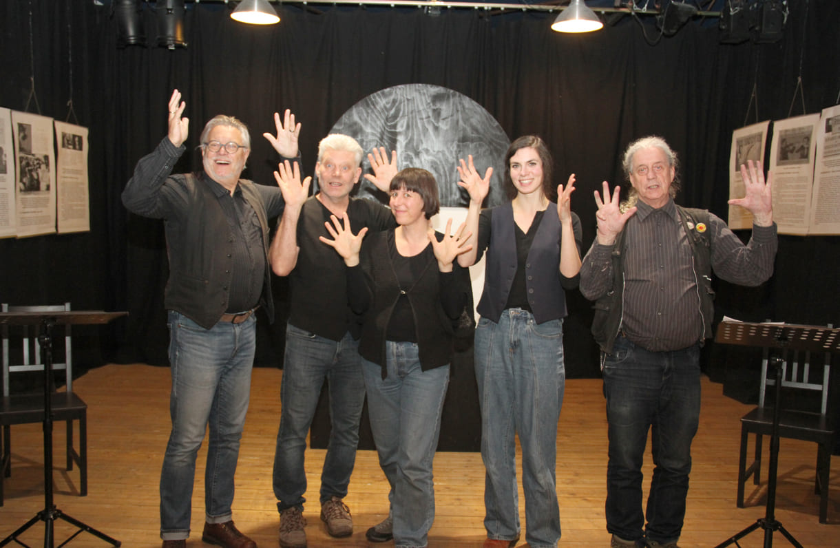 Die Mitwirkenden des Eröffnungsstücks: Werner Mössler, Alfred Aichholzer, Anna Russegger, Mirjam Peterschovsky und Herbert Gantschacher