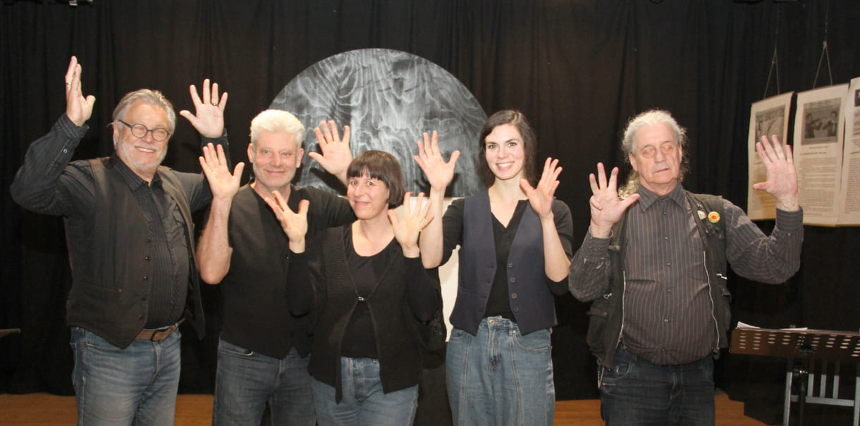 Die Mitwirkenden des Eröffnungsstücks: Werner Mössler, Alfred Aichholzer, Anna Russegger, Mirjam Peterschovsky und Herbert Gantschacher