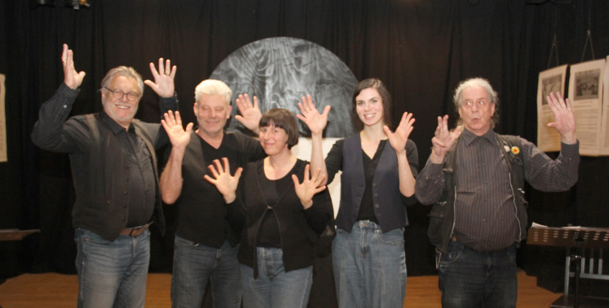 Die Mitwirkenden des Eröffnungsstücks: Werner Mössler, Alfred Aichholzer, Anna Russegger, Mirjam Peterschovsky und Herbert Gantschacher