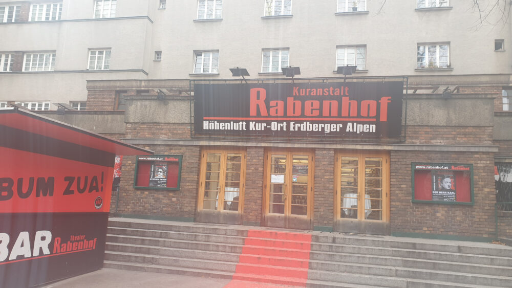Rabenhoftheater mit Aufschrift 