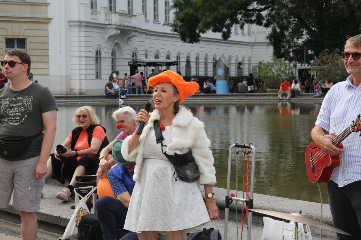 Verena moderierte die Veranstaltung