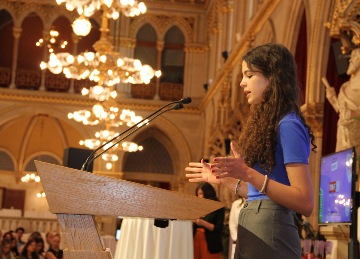 Ana Maria Haas da Silva bei ihrer Rede im Wiener Rathaus-Festsaal