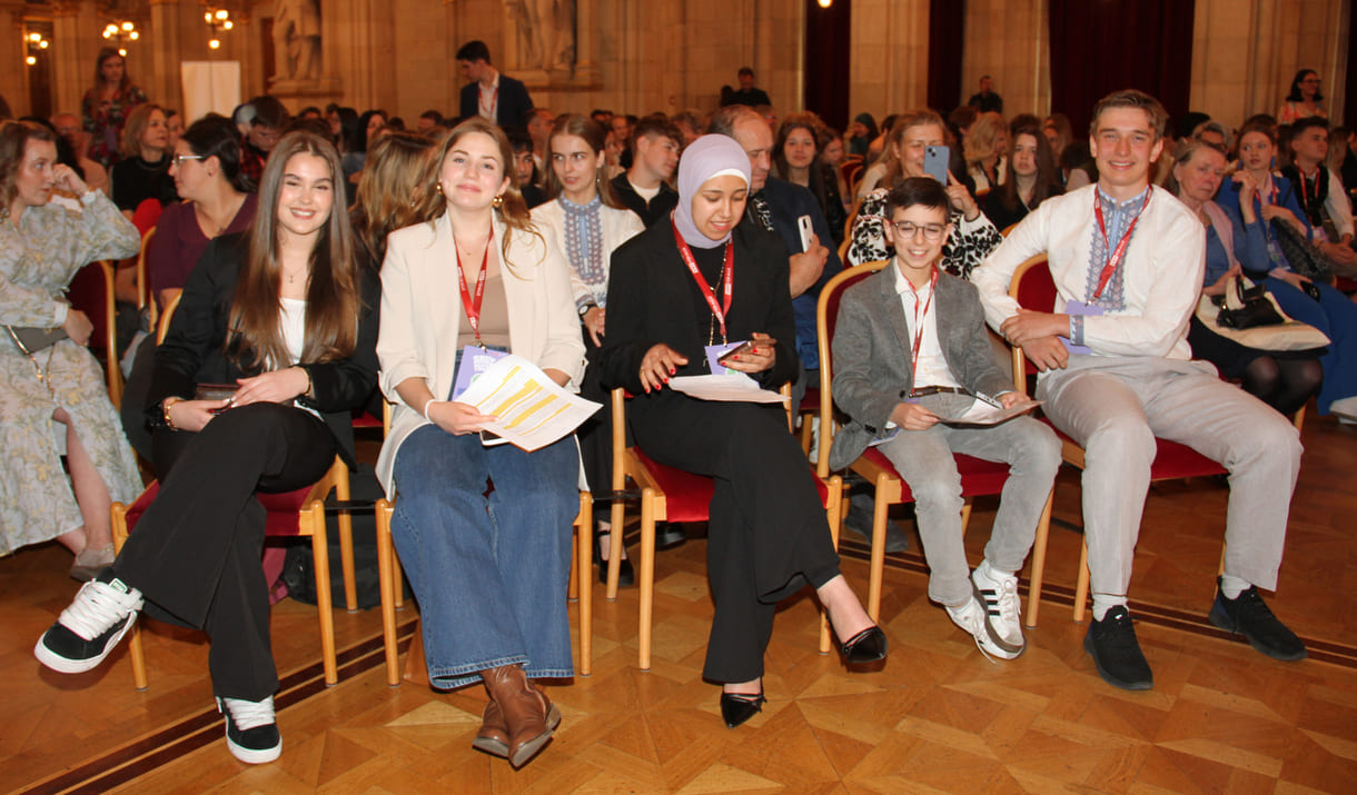 Henna Islamović, Anna Schraufek, Naya Okla, Alexander Unger und Sviat Kolodii vor ihren großen Auftritten