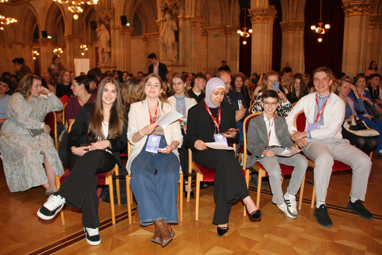 Henna Islamović, Anna Schraufek, Naya Okla, Alexander Unger und Sviat Kolodii vor ihren großen Auftritten