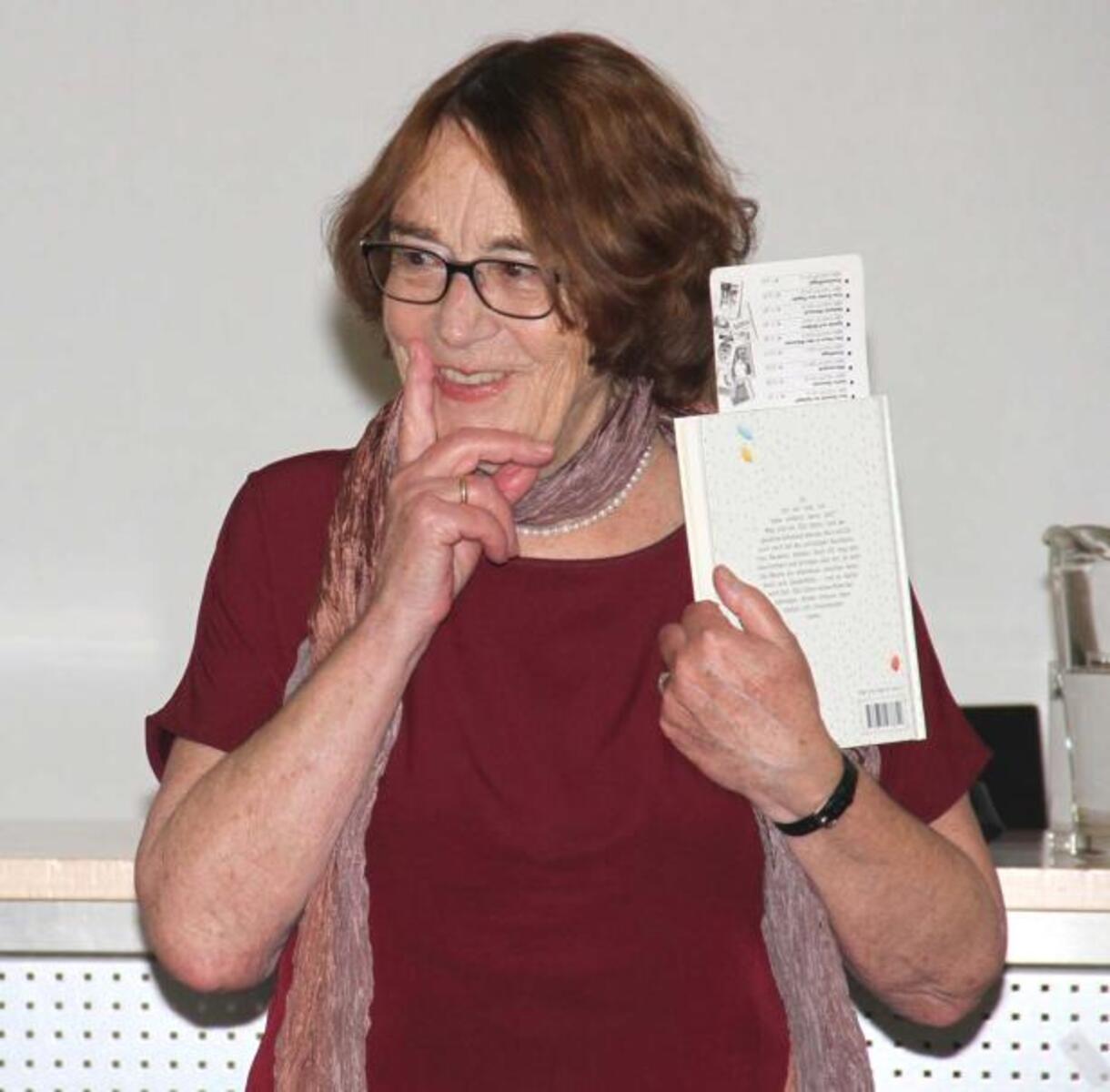 Renate Welsh-Rabady bei ihrer Lesung, vor allem aber dem Gespräch mit den Kindern