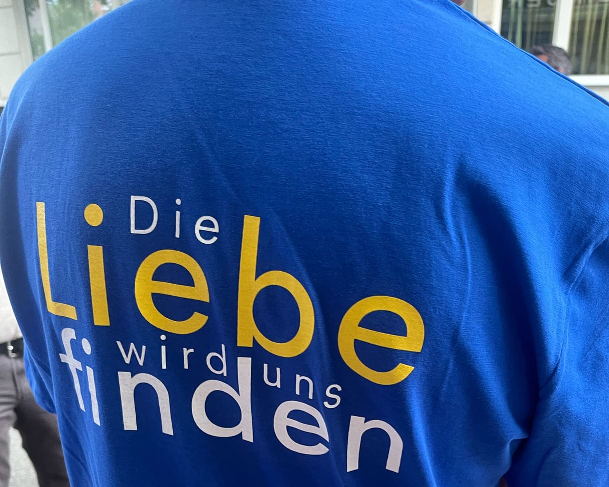 teatro-intendant - wie immer - mit T-Shirt mit Botschaft, dieses Mal 