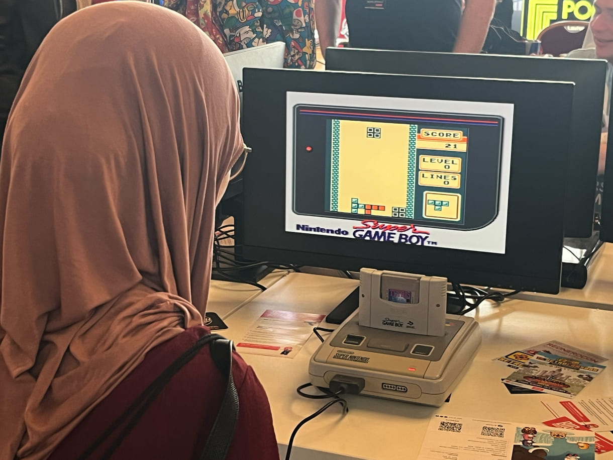 Retro-Zone, unter anderem mit Uralt-Tetris-Version