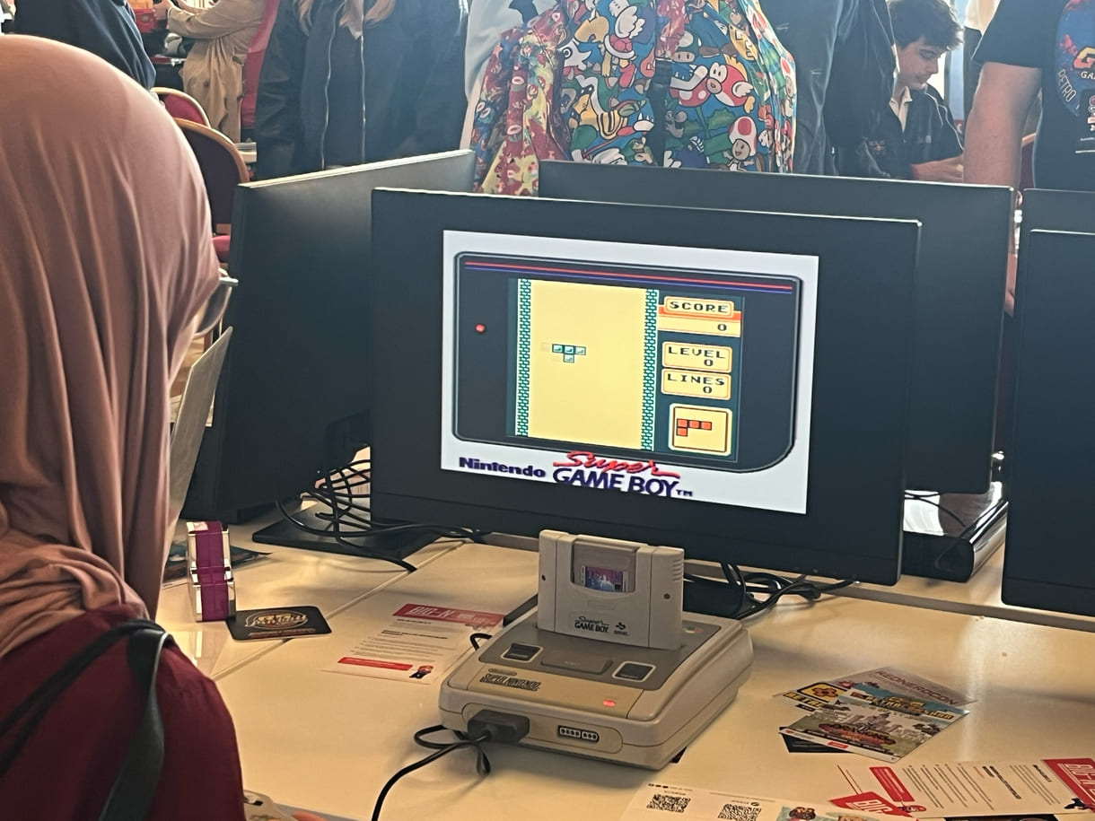 Retro-Zone, unter anderem mit Uralt-Tetris-Version