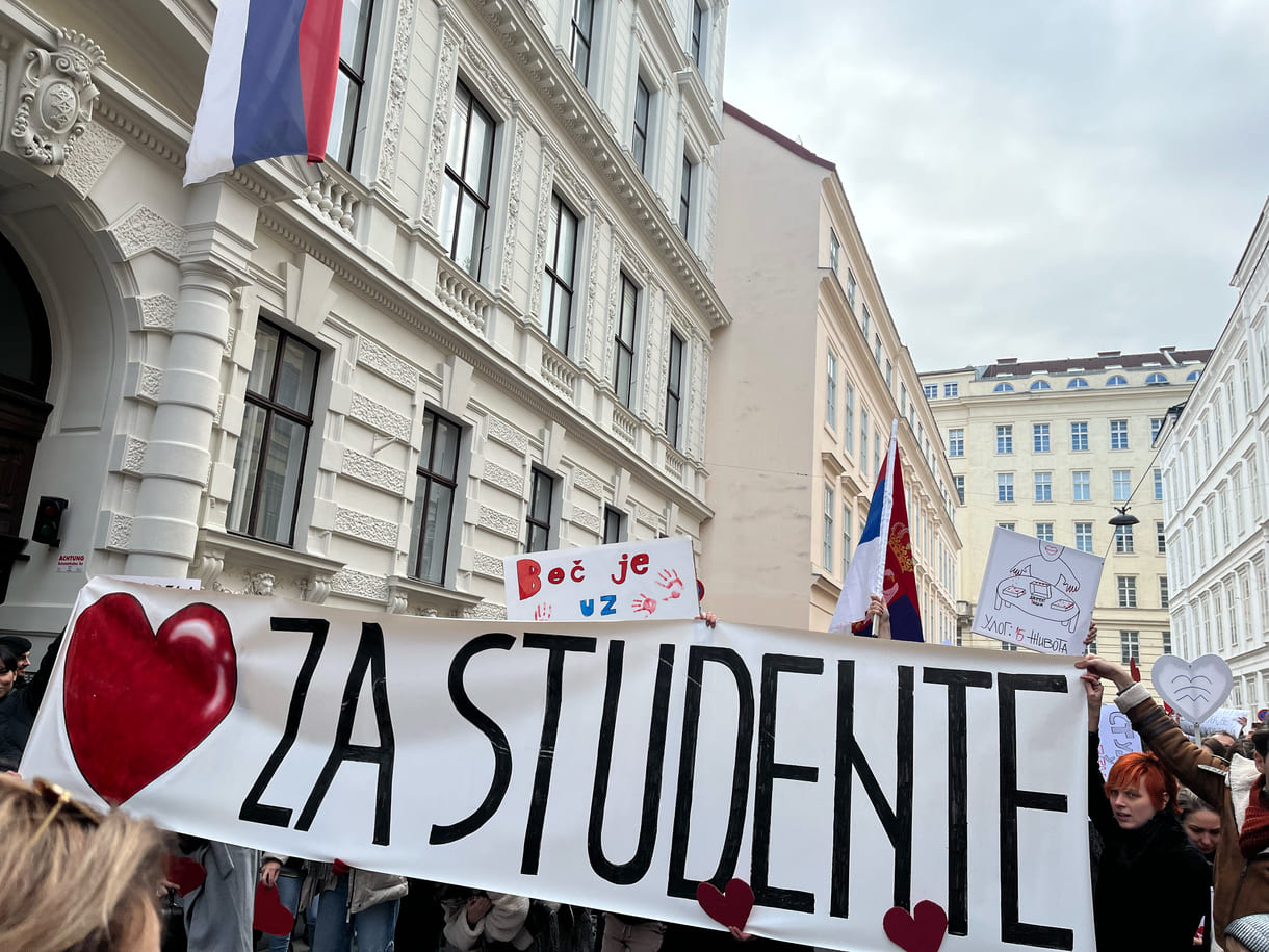 Für die Studierenden - eines der wenigen gedruckten Transparente