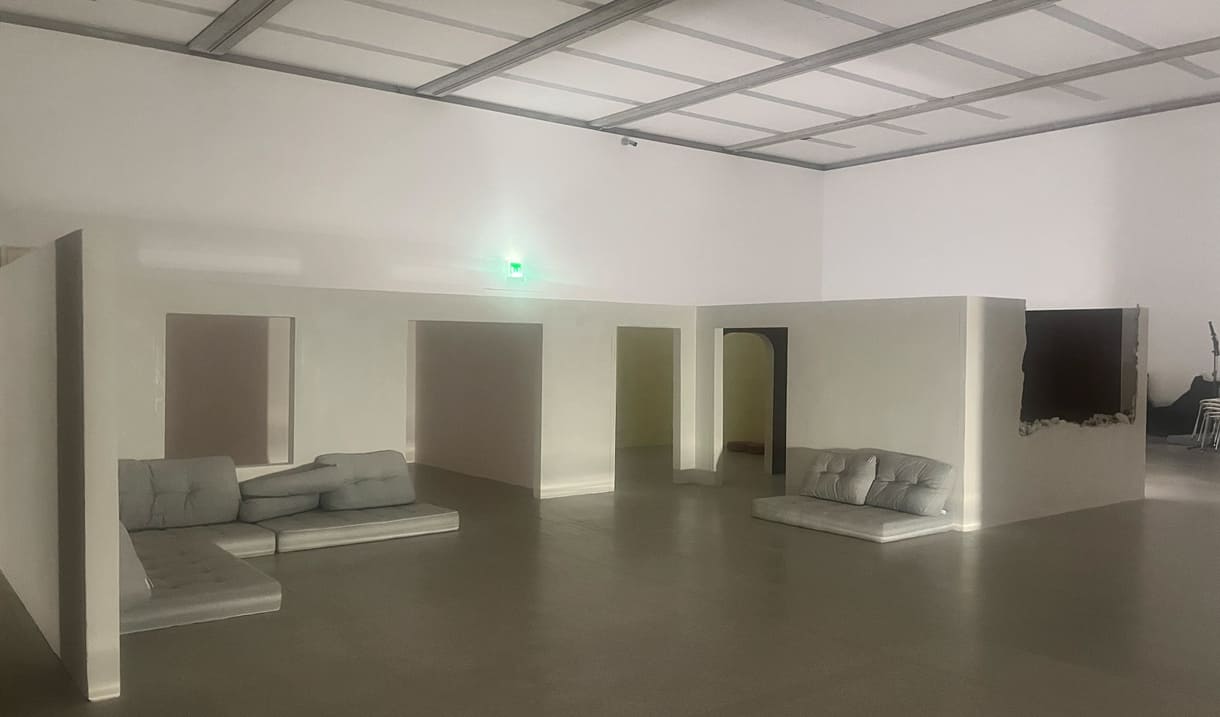 Ein Objekt, das an einen Rohbau erinnert