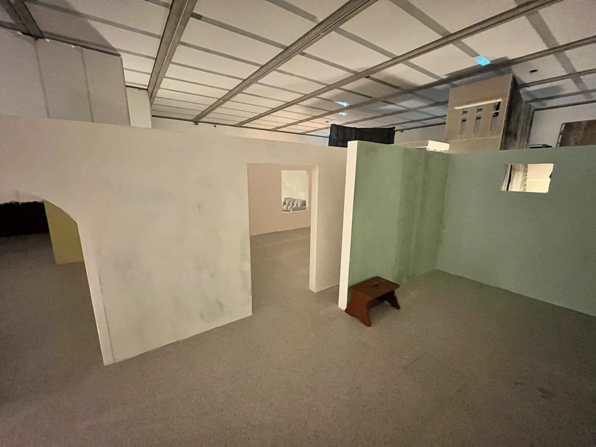 Ein Objekt, das an einen Rohbau erinnert