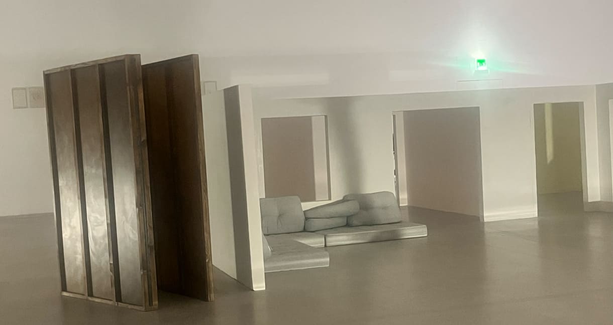 Ein Objekt, das an einen Rohbau erinnert