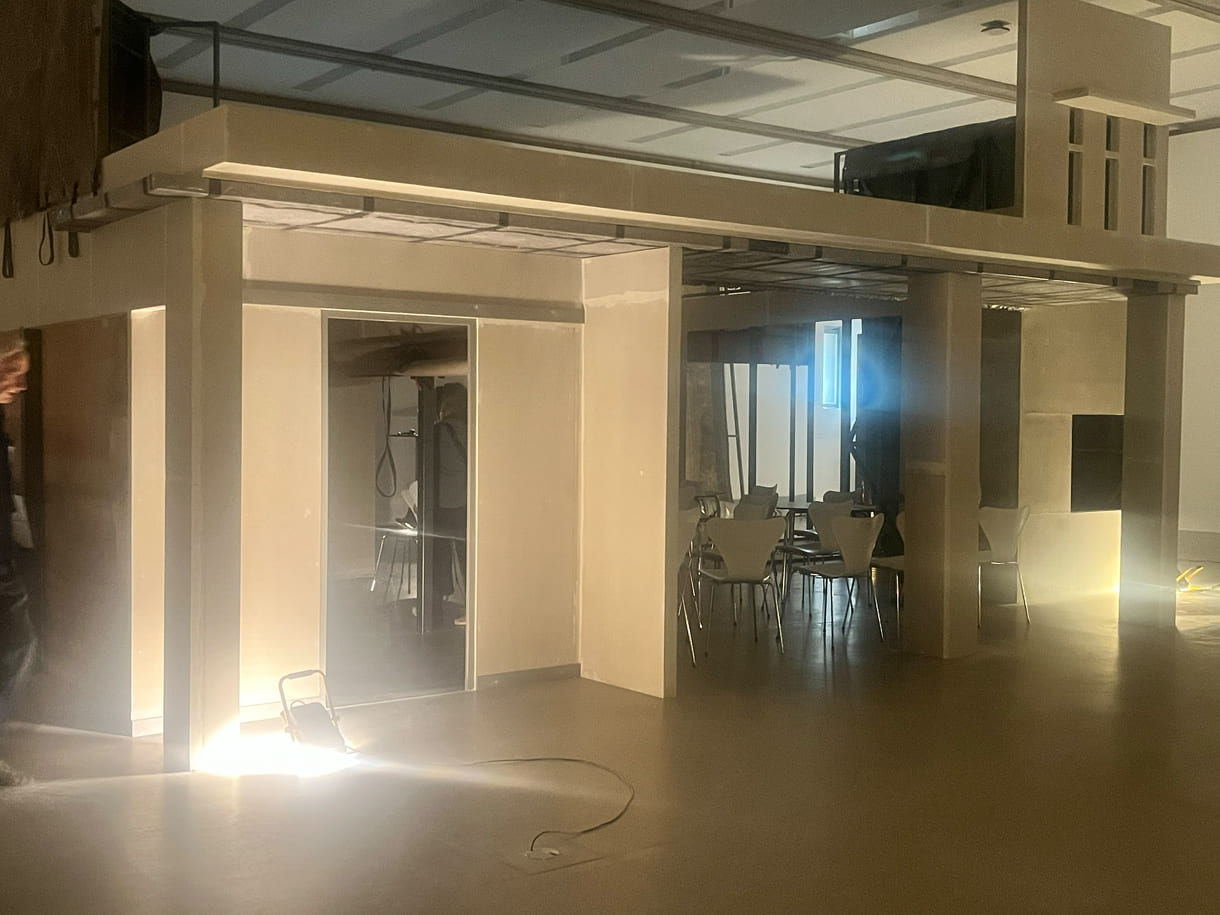 Ein Objekt, das an einen Rohbau erinnert