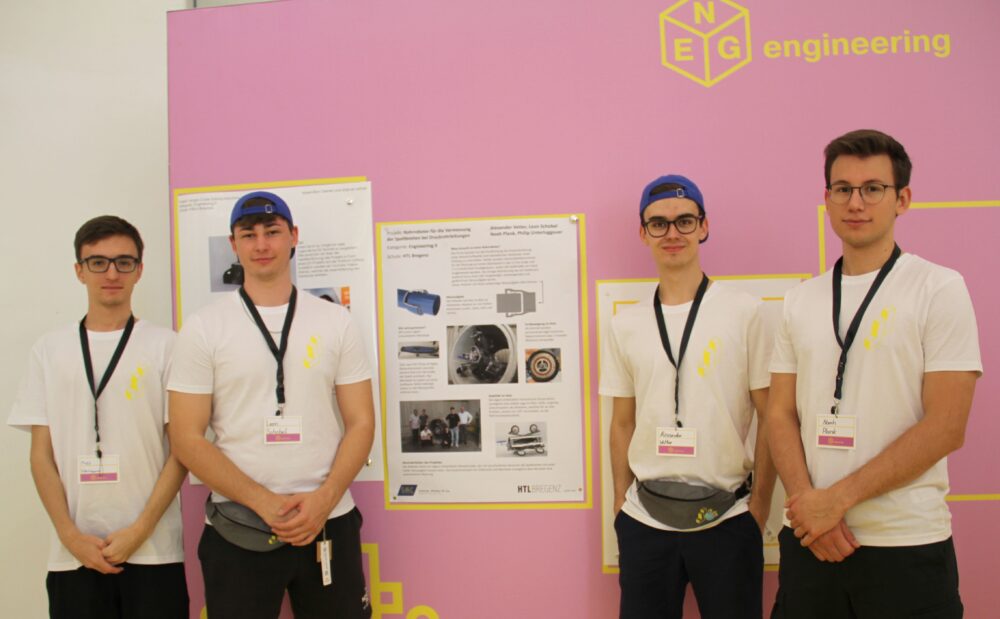 Philip Unterluggauer, Leon Schobel, Alexander Vetter und Noah Plank erfanden einen Rohr-Roboter