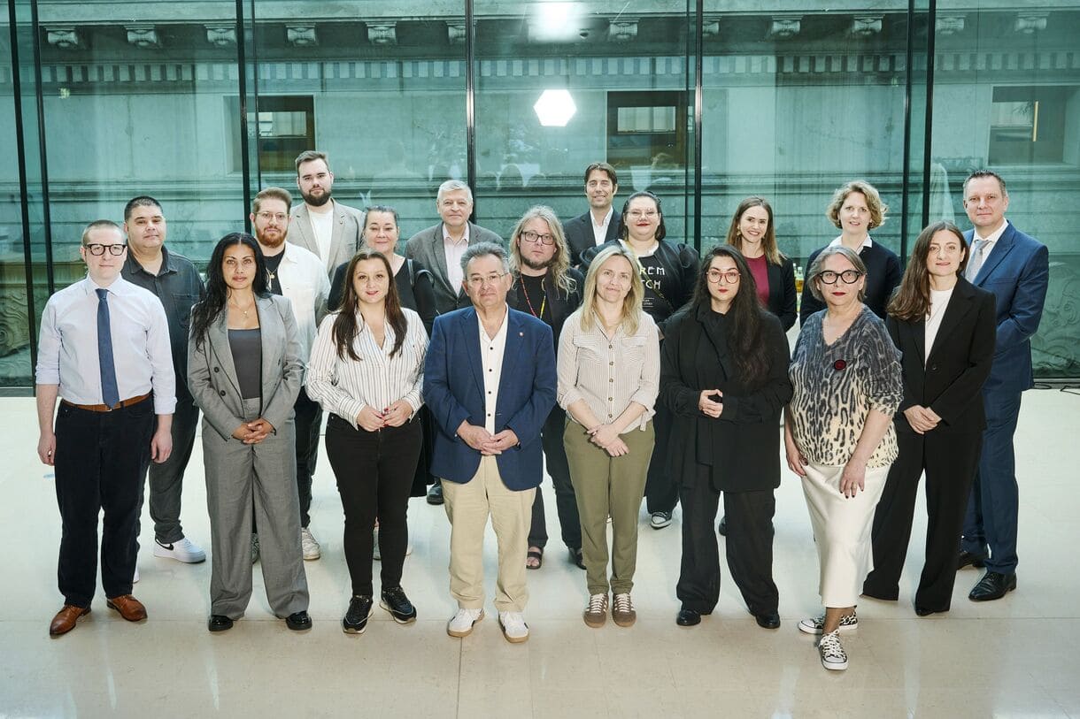 Volksgruppenbeirat sowie Vertreter:innen der Vereine der Volksgruppe der Rom:nja und Sinti:zze im Parlament