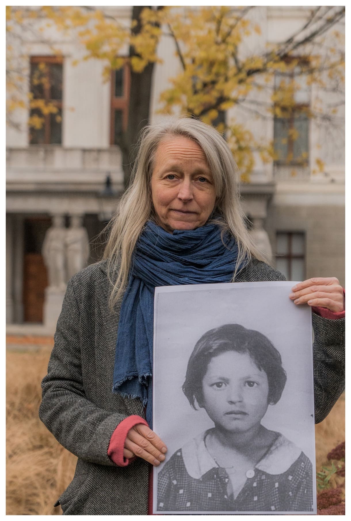 Aktion von Aktivist:innen für das Mahnmal an den Völkermord an Rom:nja und Sinti:zze