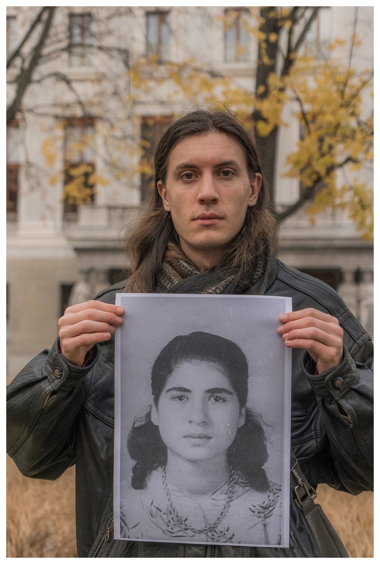 Aktion von Aktivist:innen für das Mahnmal an den Völkermord an Rom:nja und Sinti:zze