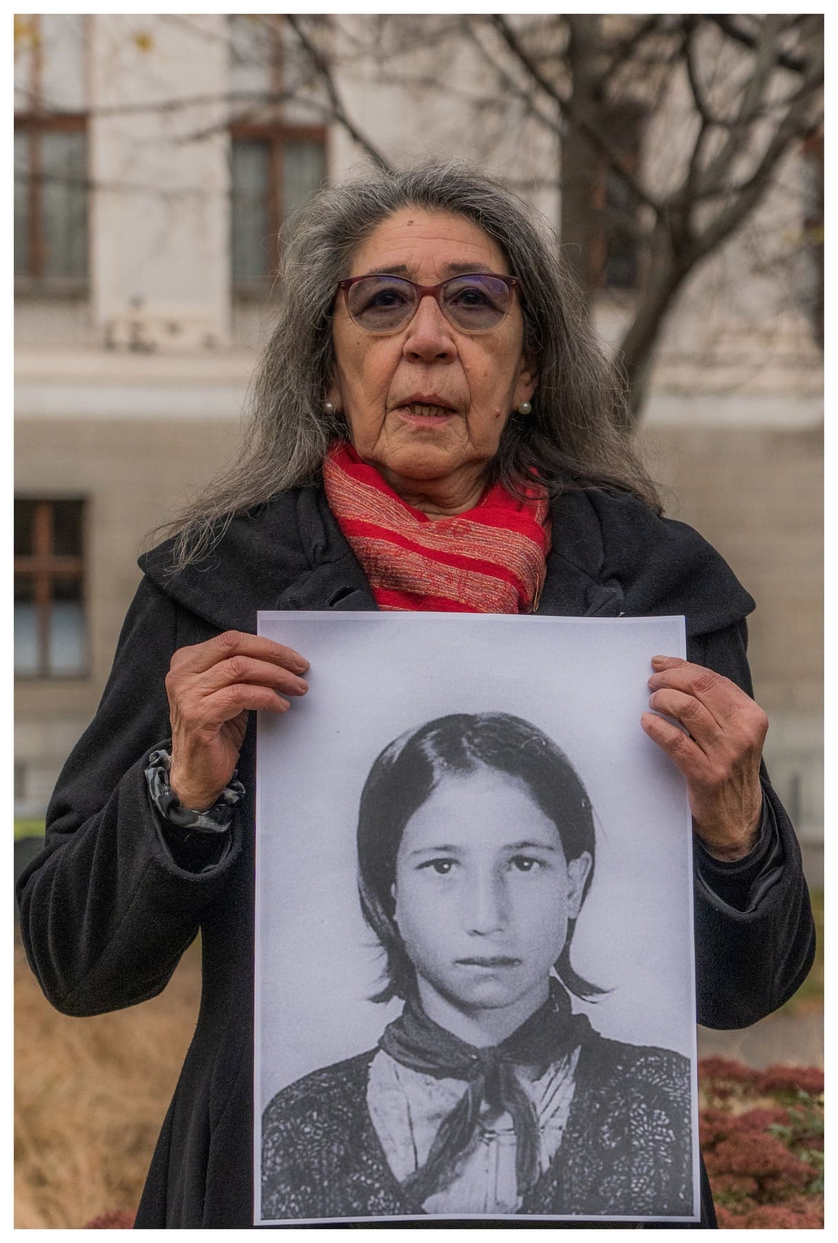 Aktion von Aktivist:innen für das Mahnmal an den Völkermord an Rom:nja und Sinti:zze