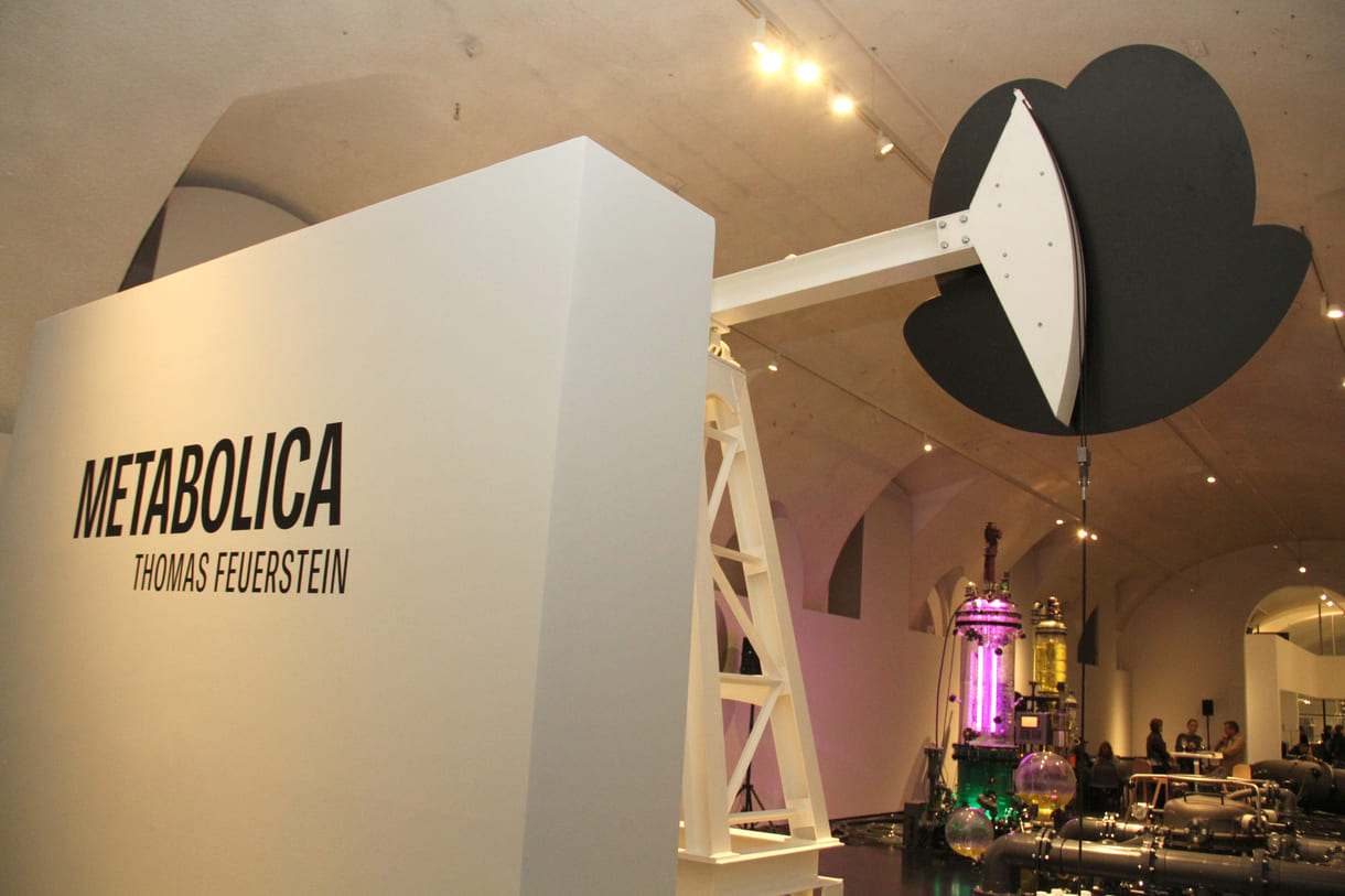 --- No Change ---Blick von der Rückseite auf Teile der Ausstellung