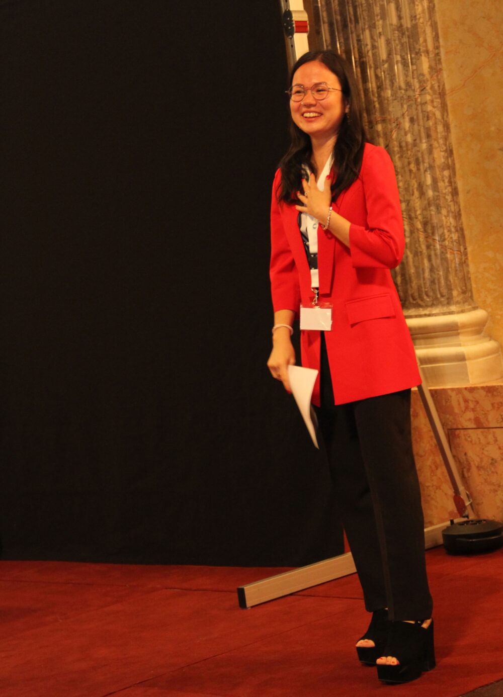 Sabiha Moradi vor ihrer Rede
