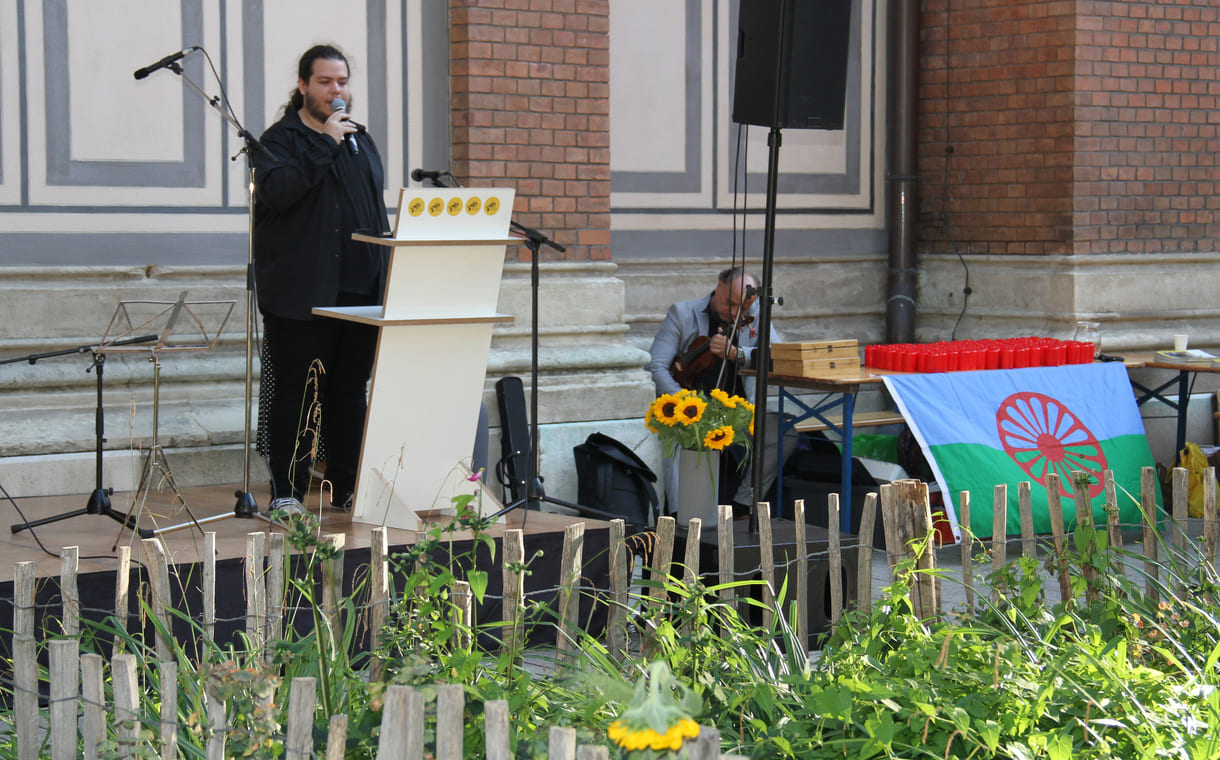 Santino Stojka, Urenkel von Ceija, sprach vor allem von doch erreichten Erfolgen des beharrlichen Kampfes der Community