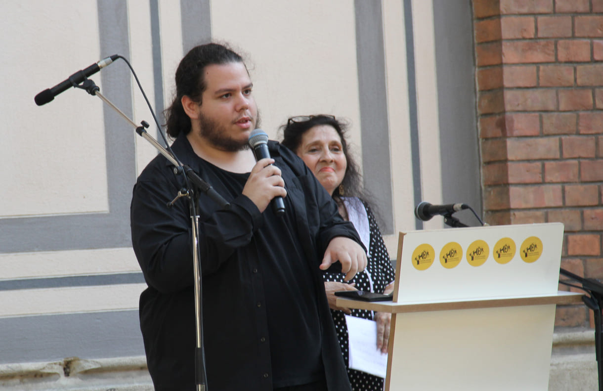 Santino Stojka, Urenkel von Ceija, sprach vor allem von doch erreichten Erfolgen des beharrlichen Kampfes der Community