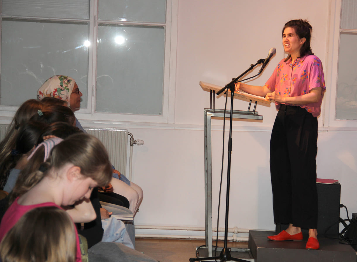 Sara Schausberger, eine der vier Literaturbagage-Gründerinnen und -Betreiberinnen