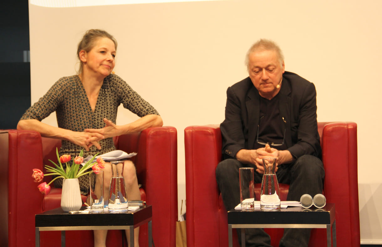 Chris Pichler und Markus Hering - die beiden Schauspieler:innen präsentierten die Preistexte