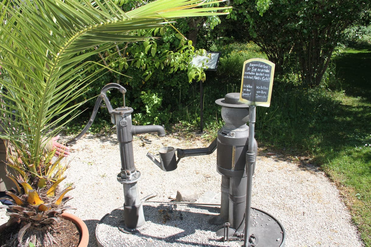 Weitläufiger Garten des Stifts