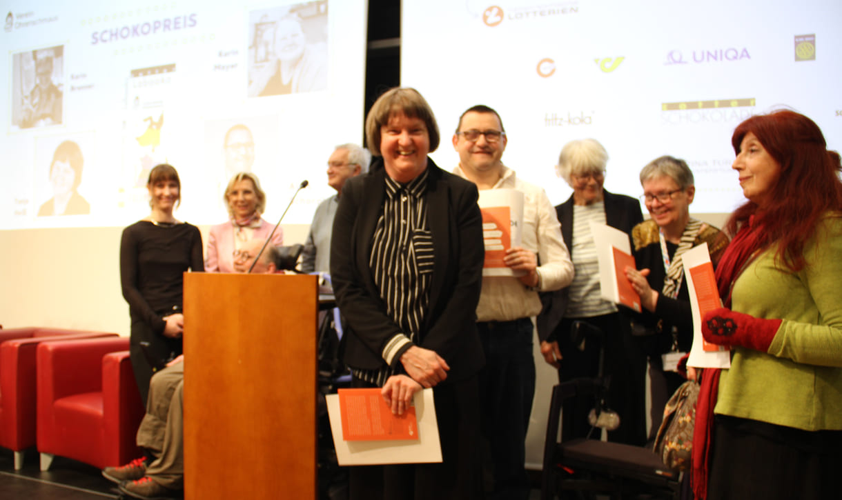 Drei der vier Schoko-Preisträger:innen und eine VErtreterin für eine erkrankte Dichterin