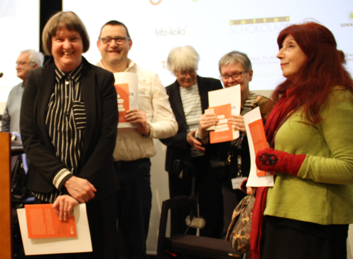 Drei der vier Schoko-Preisträger:innen und eine VErtreterin für eine erkrankte Dichterin