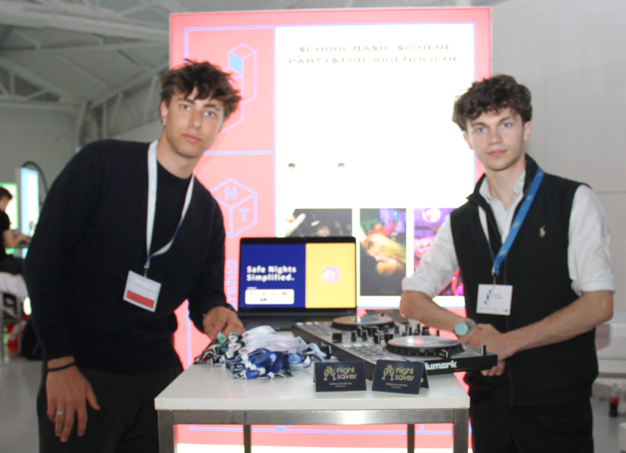 Paul Graf und Valentin Krissmanek verdienen - trotz niedriger Eintrittspreise - mit Schoolbash Geld
