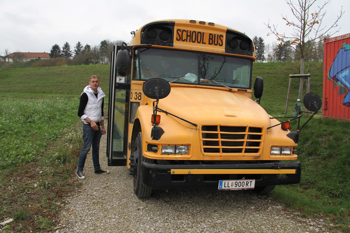 Sascha, Checker und Lenker vom Party-School-Bus