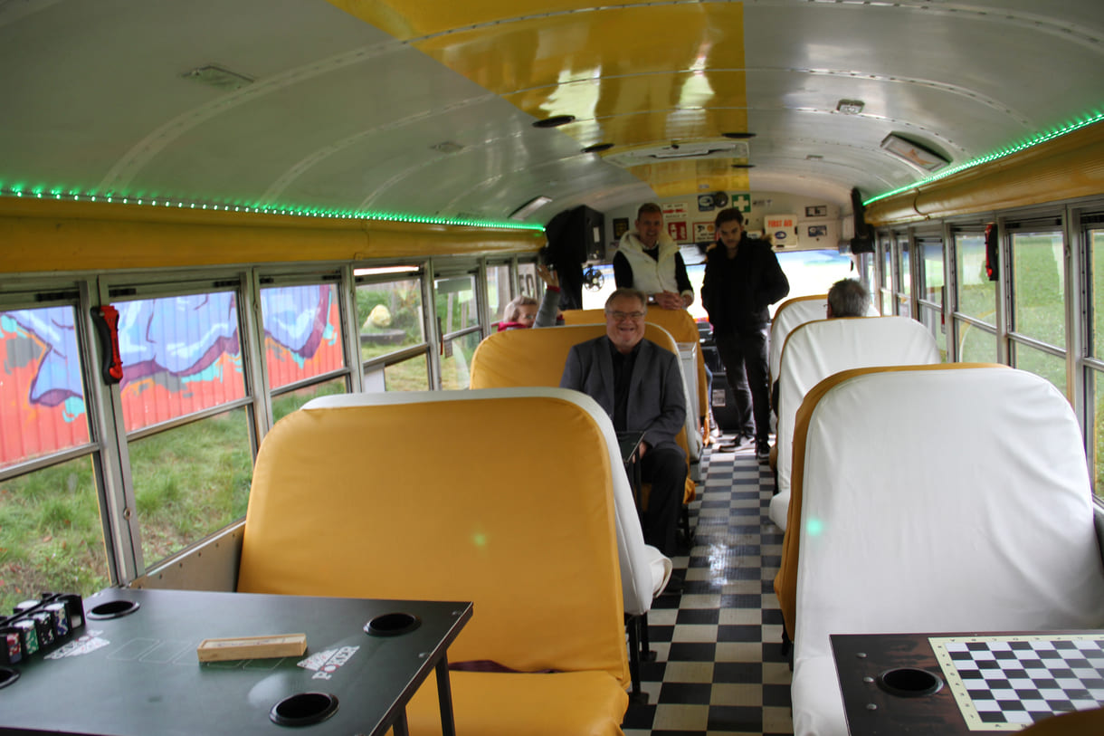 Einst School- nun Party-Bus von innen