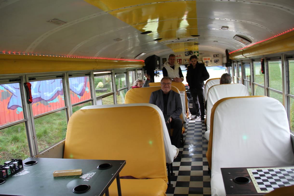 Einst School- nun Party-Bus von innen